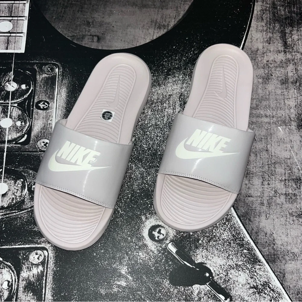 NEW Nike Slides - Picture 6 of 12